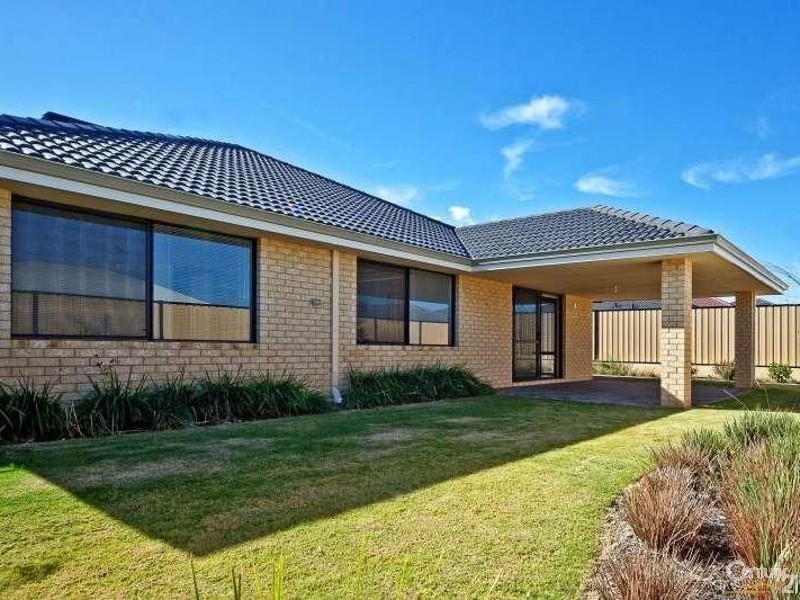 8 Lauderdale Ramble, Carramar WA 6031