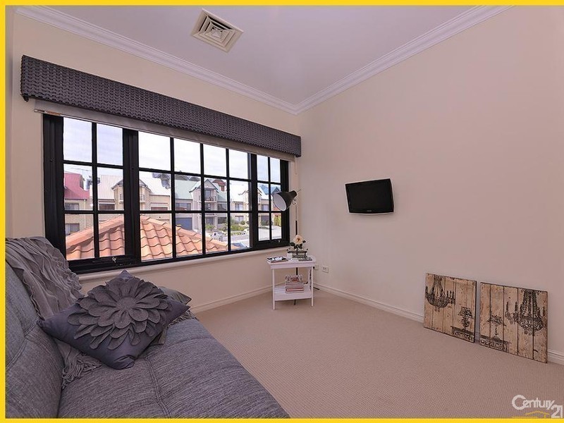 4/6 Itea Place, Mindarie WA 6030