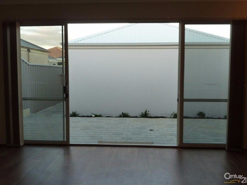 8 Portsalon Parkway, Butler WA 6036