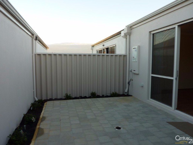 8 Portsalon Parkway, Butler WA 6036