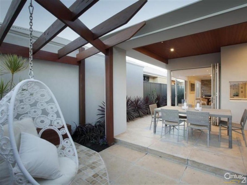 18 Hollington Boulevard, Alkimos WA 6038