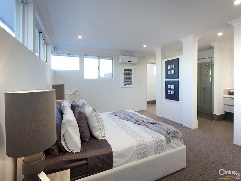 18 Hollington Boulevard, Alkimos WA 6038