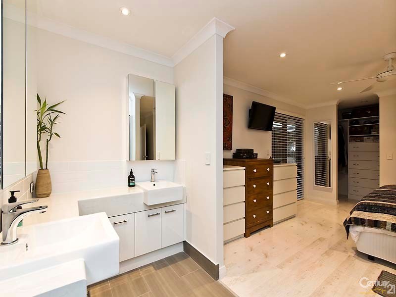 12 Inglis Court, Kingsley WA 6026