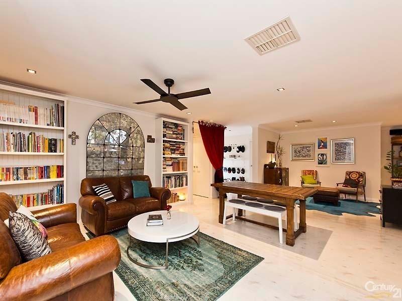 12 Inglis Court, Kingsley WA 6026