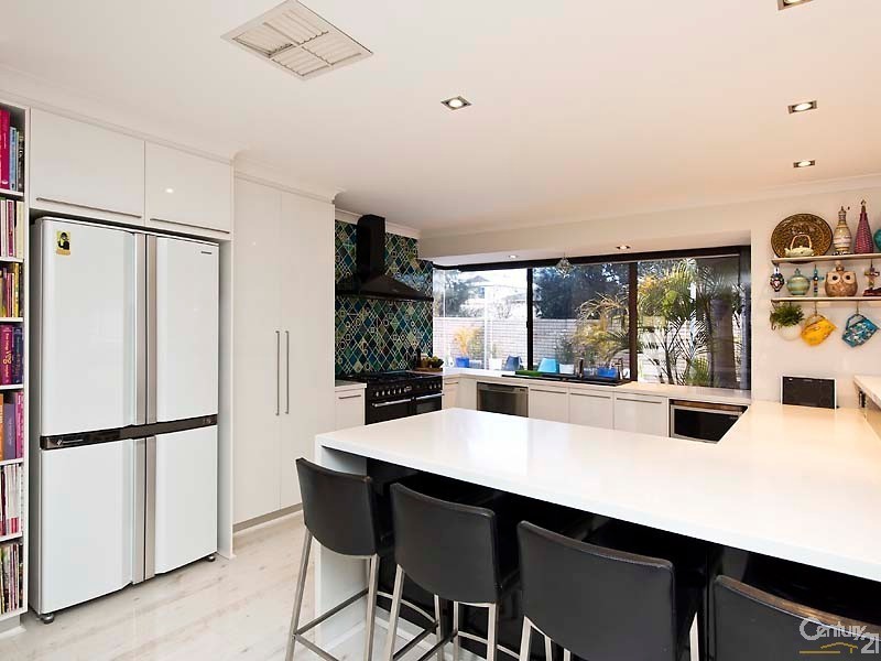 12 Inglis Court, Kingsley WA 6026