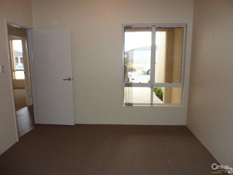 8 Portsalon Parkway, Butler WA 6036