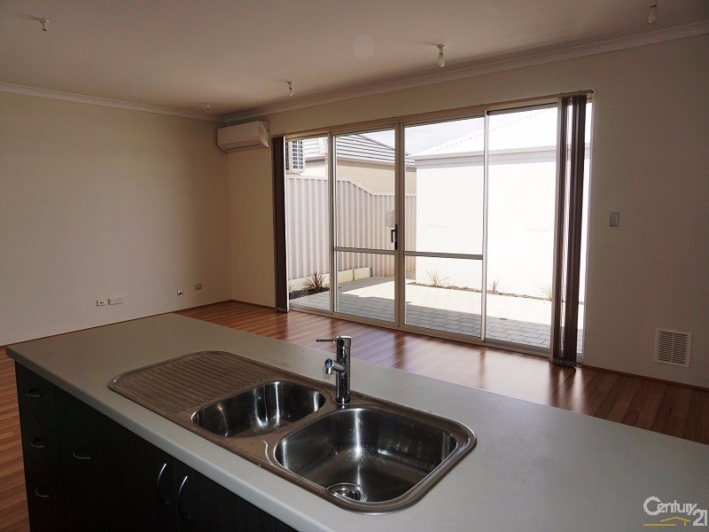 8 Portsalon Parkway, Butler WA 6036