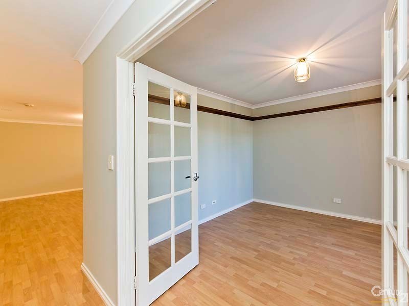 15  Carwoola Circle, Carramar WA 6031