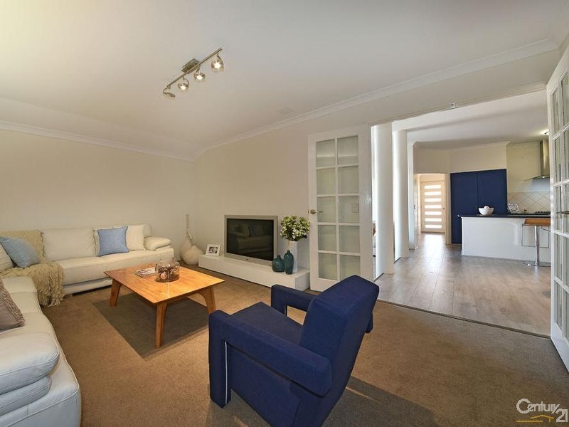 4 Samsun Way, Mindarie WA 6030