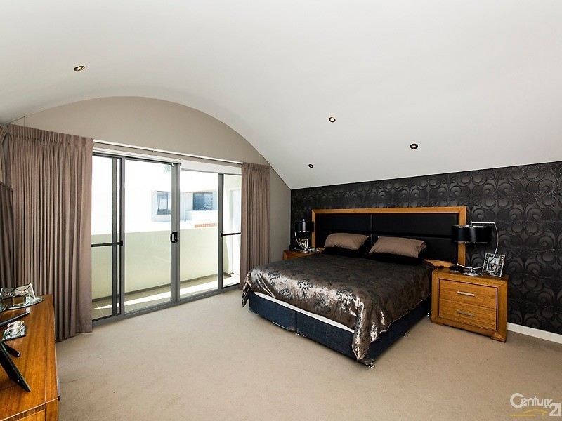 12 Swansea Promenade, Mindarie WA 6030