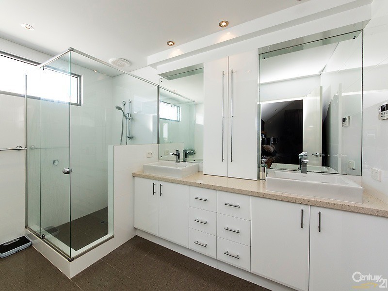 12 Swansea Promenade, Mindarie WA 6030