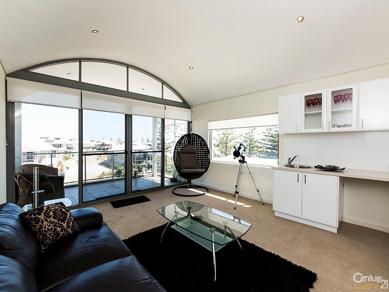 12 Swansea Promenade, Mindarie WA 6030