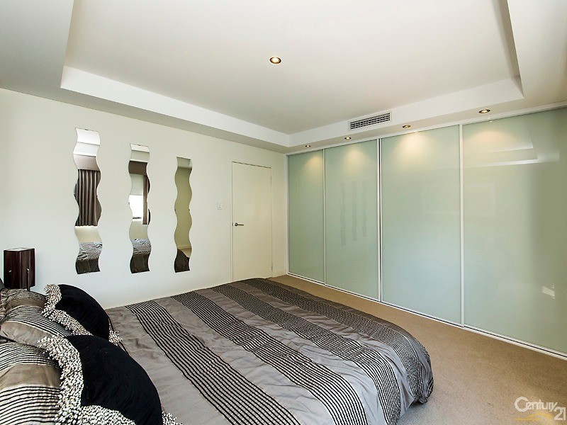 12 Swansea Promenade, Mindarie WA 6030