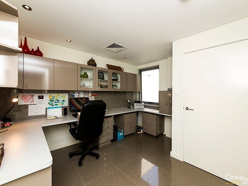 12 Swansea Promenade, Mindarie WA 6030