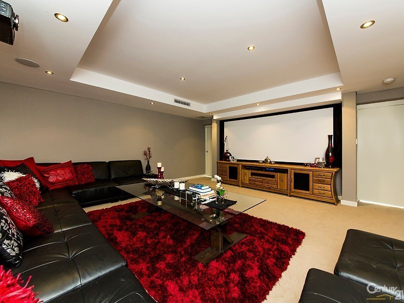 12 Swansea Promenade, Mindarie WA 6030