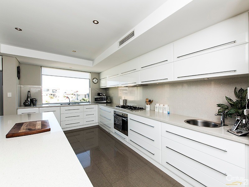 12 Swansea Promenade, Mindarie WA 6030