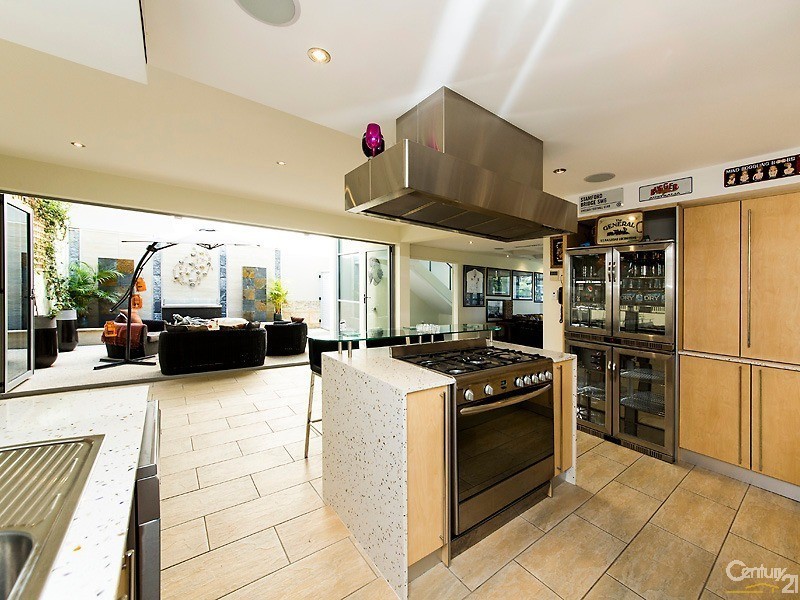 12 Swansea Promenade, Mindarie WA 6030