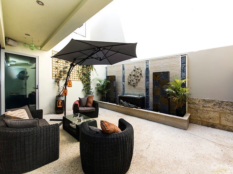 12 Swansea Promenade, Mindarie WA 6030