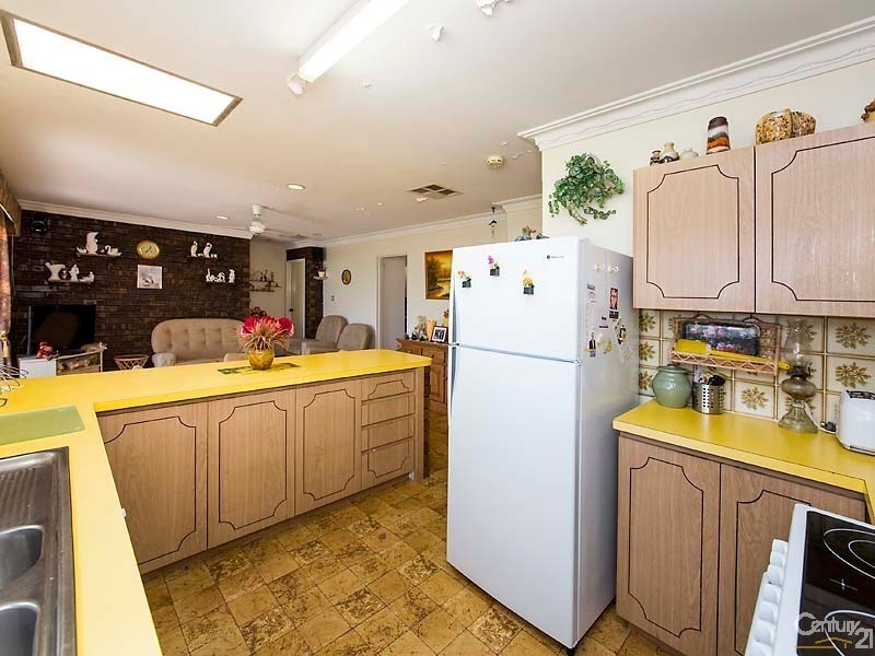 21 Barrallier Way, Padbury WA 6025