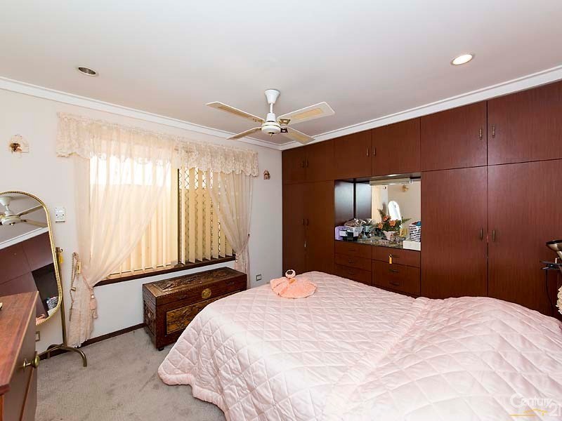 21 Barrallier Way, Padbury WA 6025