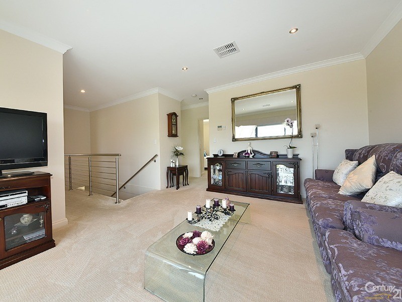 27 Glensanda Way, Mindarie WA 6030