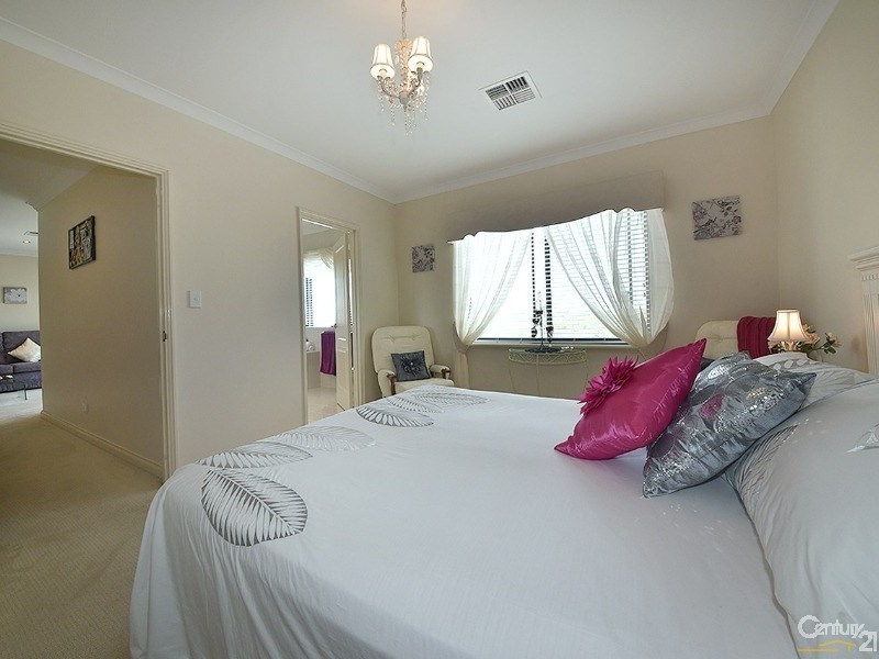 27 Glensanda Way, Mindarie WA 6030