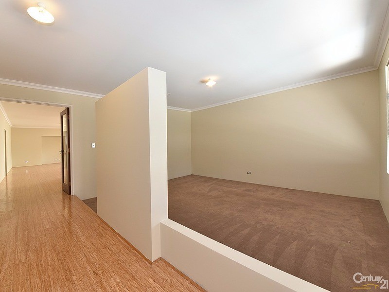 6 Shiralee Bend, Carramar WA 6031