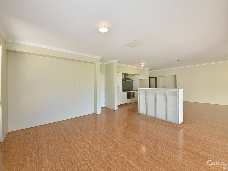 6 Shiralee Bend, Carramar WA 6031