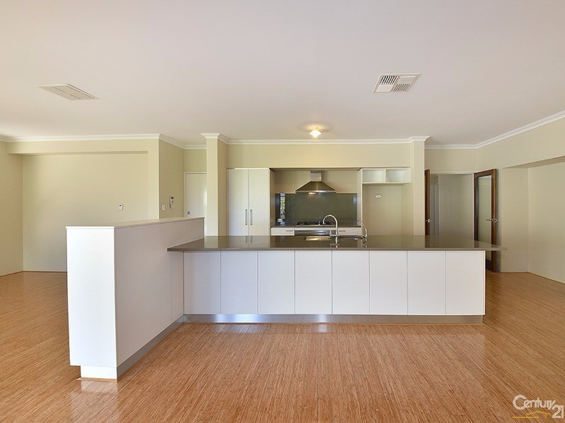 6 Shiralee Bend, Carramar WA 6031