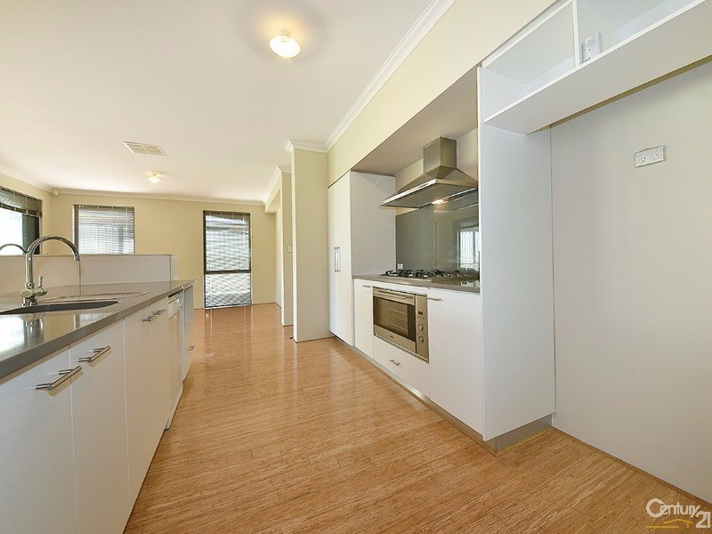 6 Shiralee Bend, Carramar WA 6031