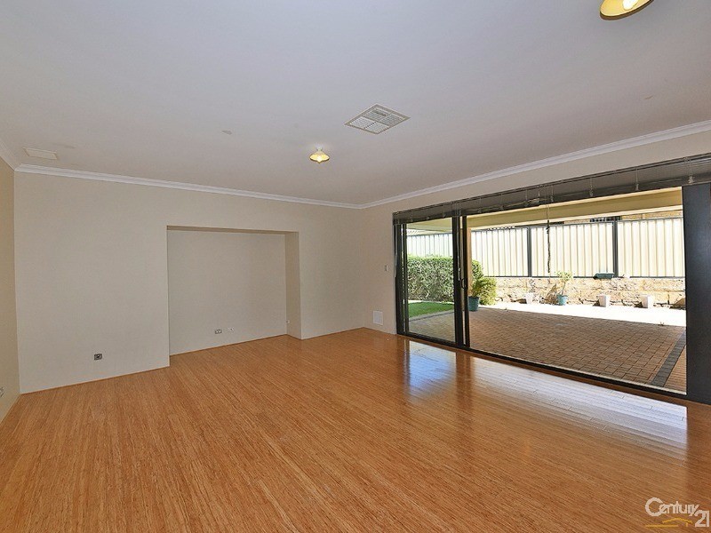 6 Shiralee Bend, Carramar WA 6031
