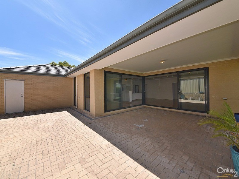 6 Shiralee Bend, Carramar WA 6031