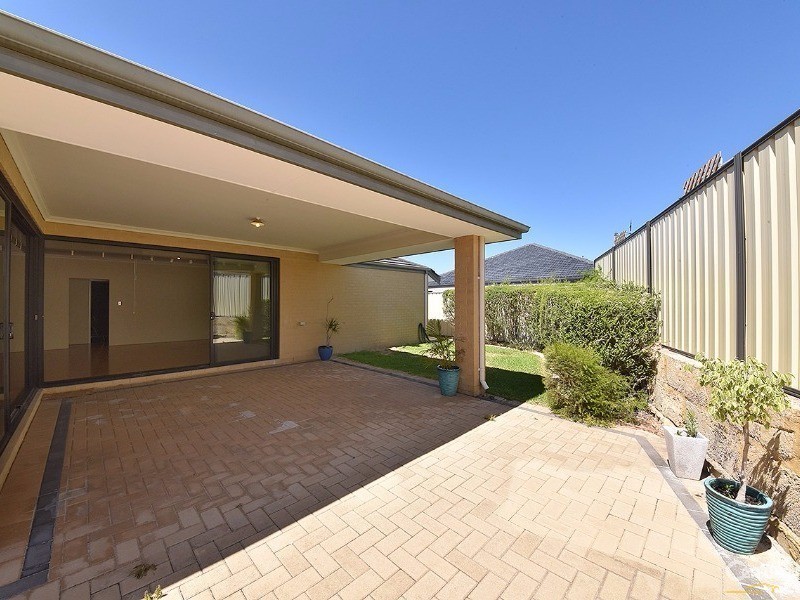 6 Shiralee Bend, Carramar WA 6031