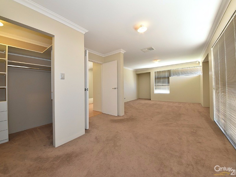 6 Shiralee Bend, Carramar WA 6031