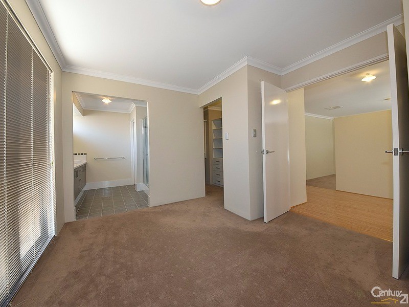 6 Shiralee Bend, Carramar WA 6031