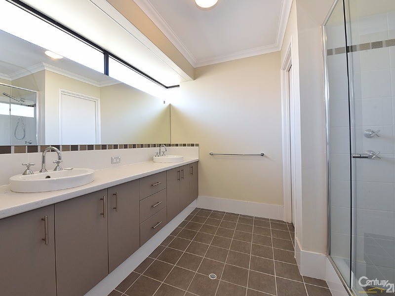 6 Shiralee Bend, Carramar WA 6031