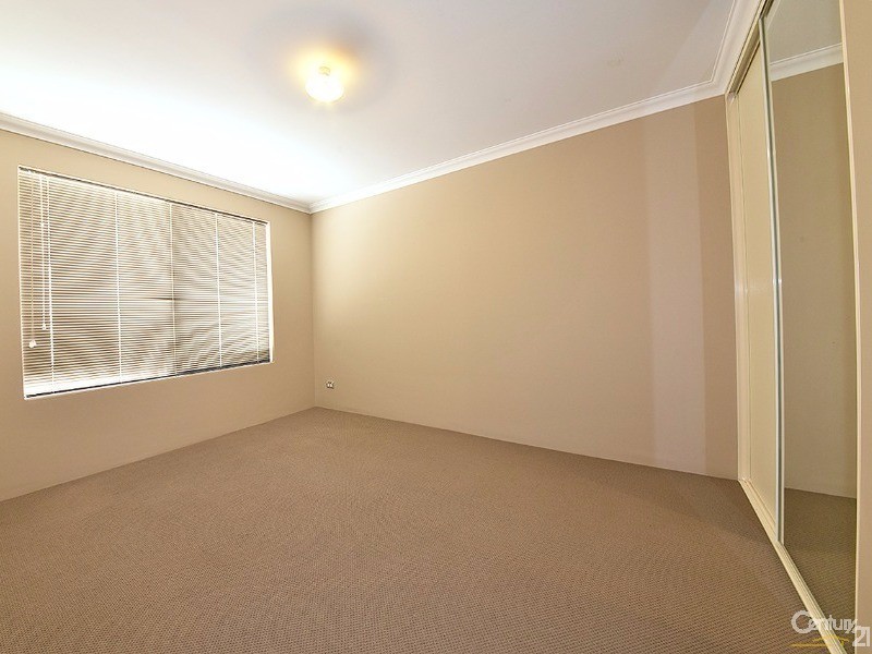 6 Shiralee Bend, Carramar WA 6031