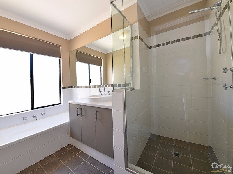 6 Shiralee Bend, Carramar WA 6031