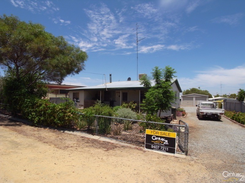 9  Harrington Street, Calingiri WA 6569