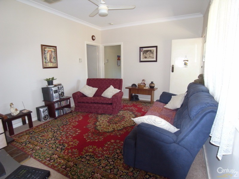 9  Harrington Street, Calingiri WA 6569