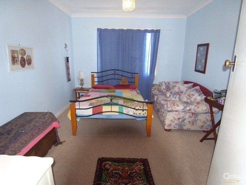 9  Harrington Street, Calingiri WA 6569