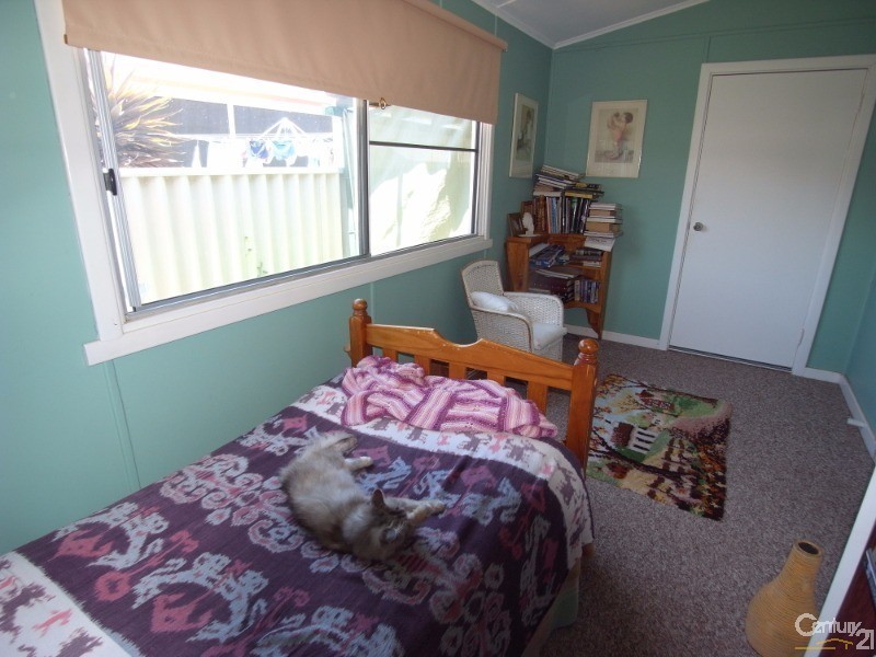 9  Harrington Street, Calingiri WA 6569