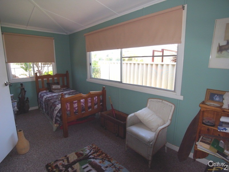 9  Harrington Street, Calingiri WA 6569