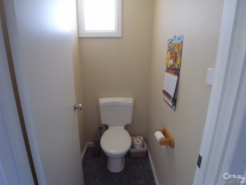 9  Harrington Street, Calingiri WA 6569