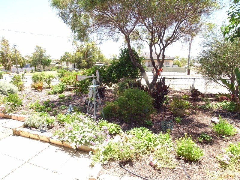 9  Harrington Street, Calingiri WA 6569