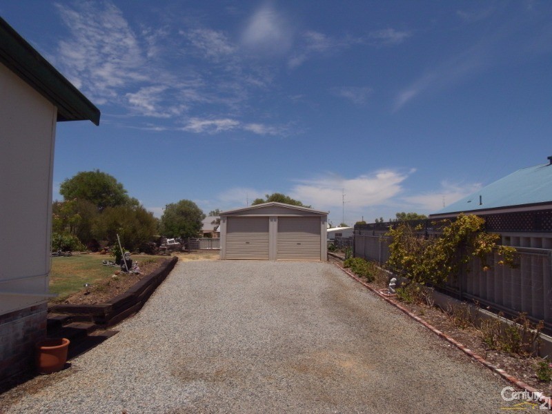 9  Harrington Street, Calingiri WA 6569