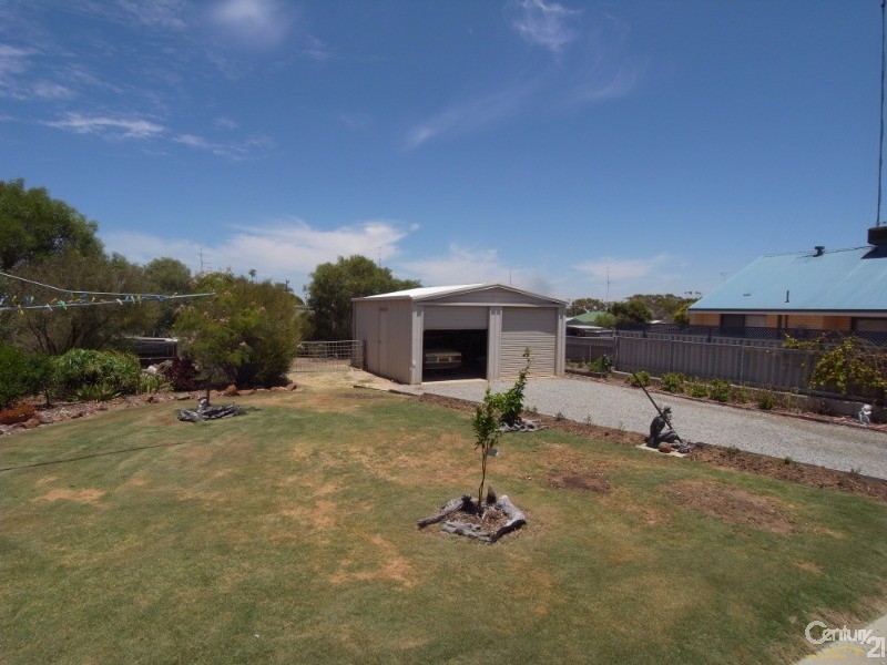 9  Harrington Street, Calingiri WA 6569