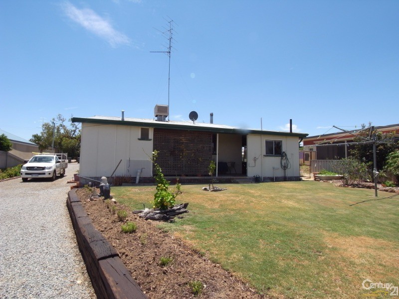 9  Harrington Street, Calingiri WA 6569