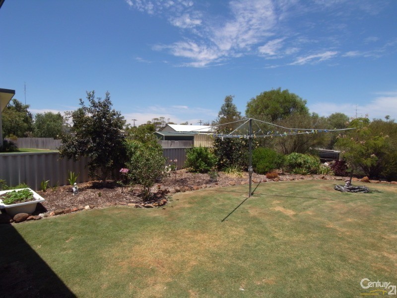 9  Harrington Street, Calingiri WA 6569