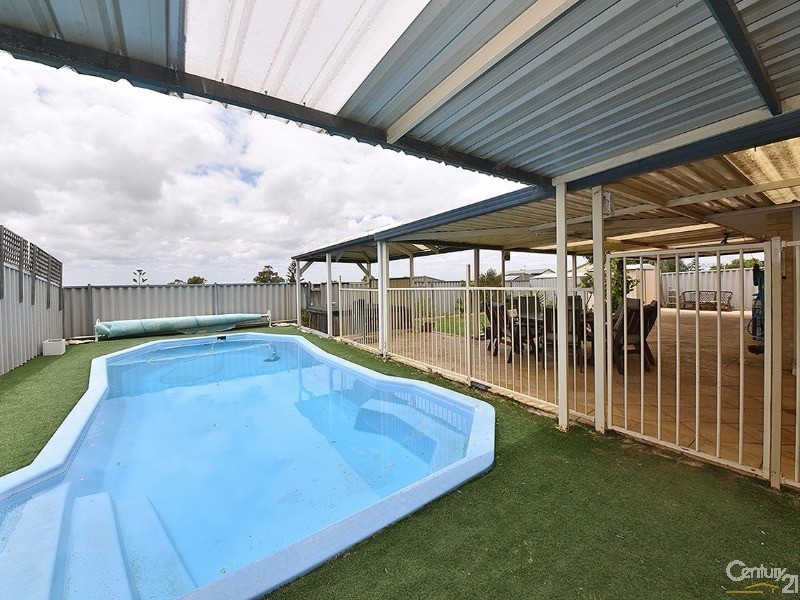 100 Santa Barbara Pde, Quinns Rocks WA 6030